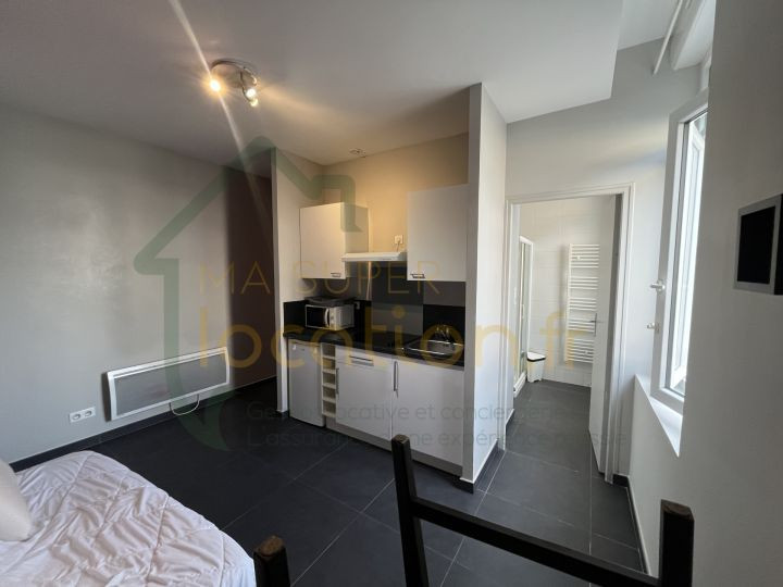 
                                                Location
                                                 Studio meublé situé au centre ville ST-QUENTIN
