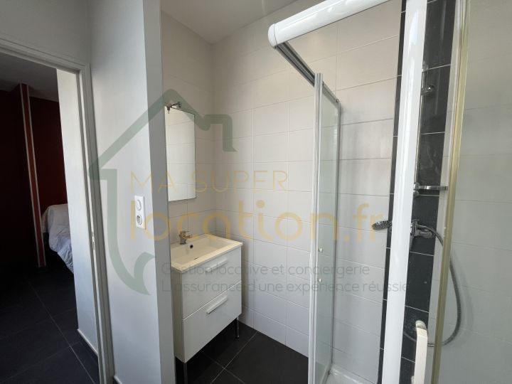 
                                                Location
                                                 Studio meublé situé au centre ville ST-QUENTIN