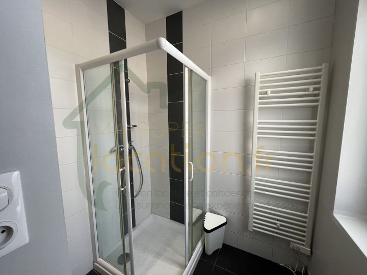 
                                                Location
                                                 Studio meublé situé au centre ville ST-QUENTIN