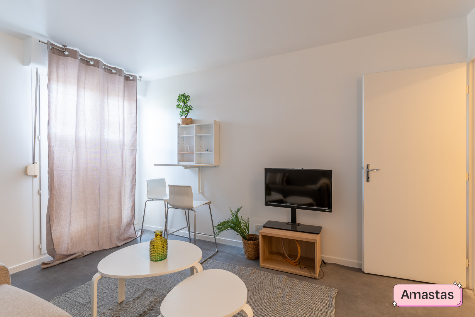 
                                                Location
                                                 Studio meublé situé quartier Saint Genès - 1331009