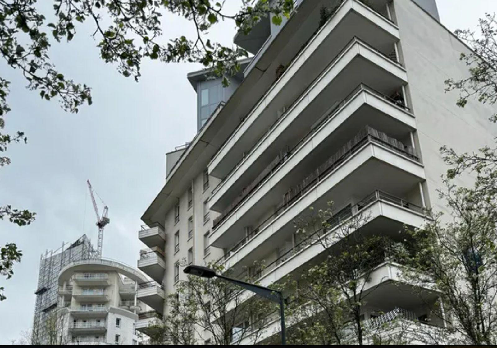 
                                                Location
                                                 Studio meublé terrasse