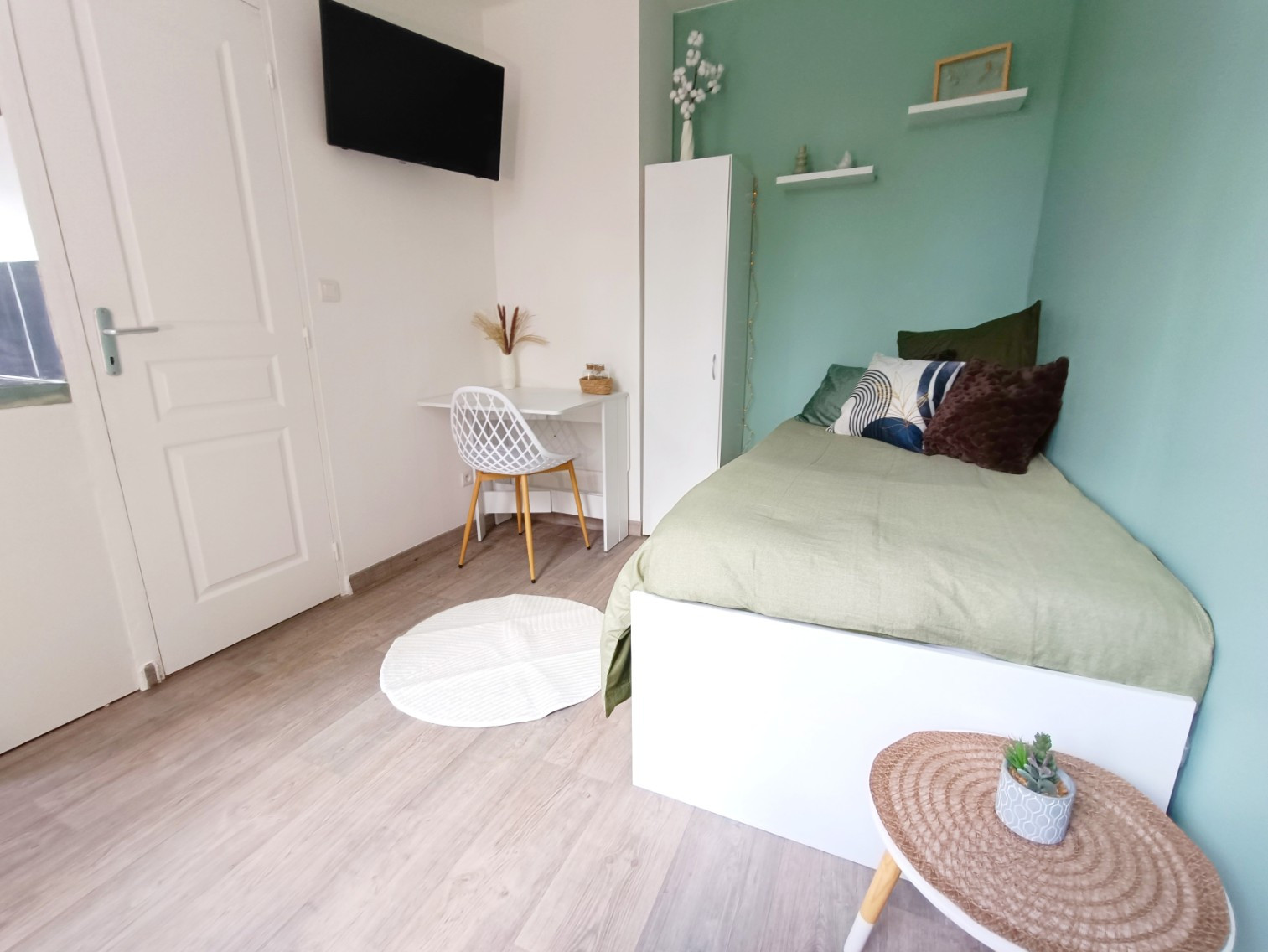 
                                                Location
                                                 Studio meublé – Tout à pied !