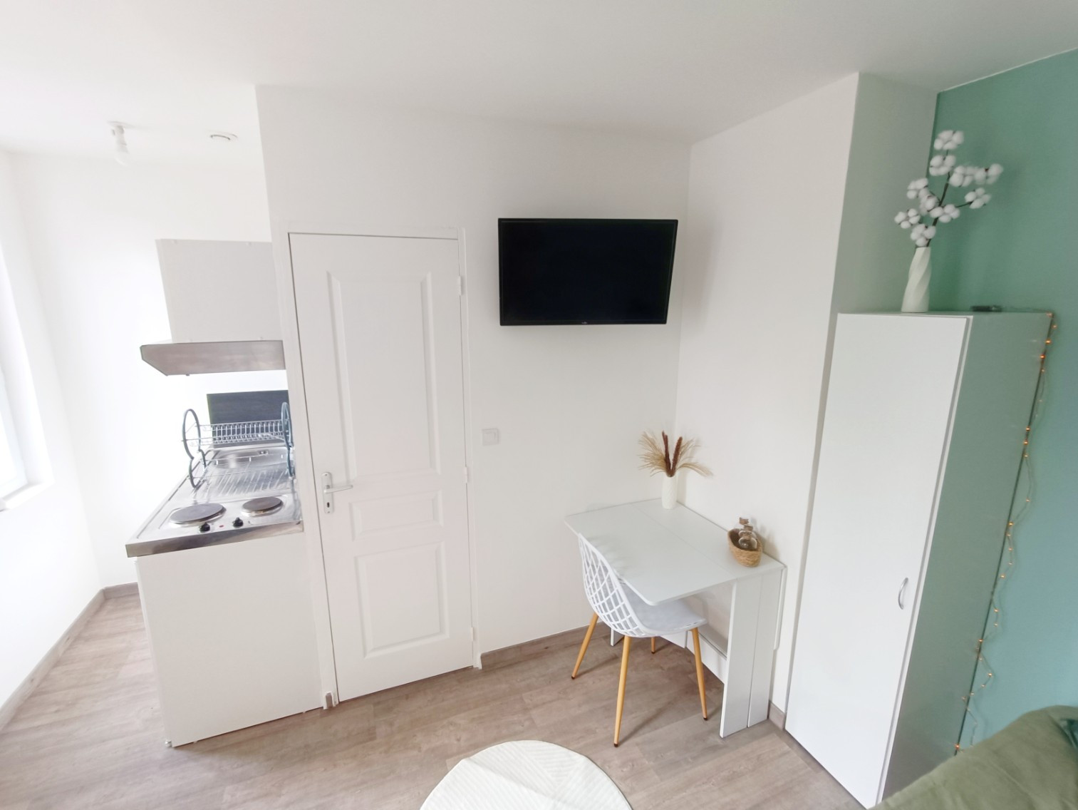 
                                                Location
                                                 Studio meublé – Tout à pied !