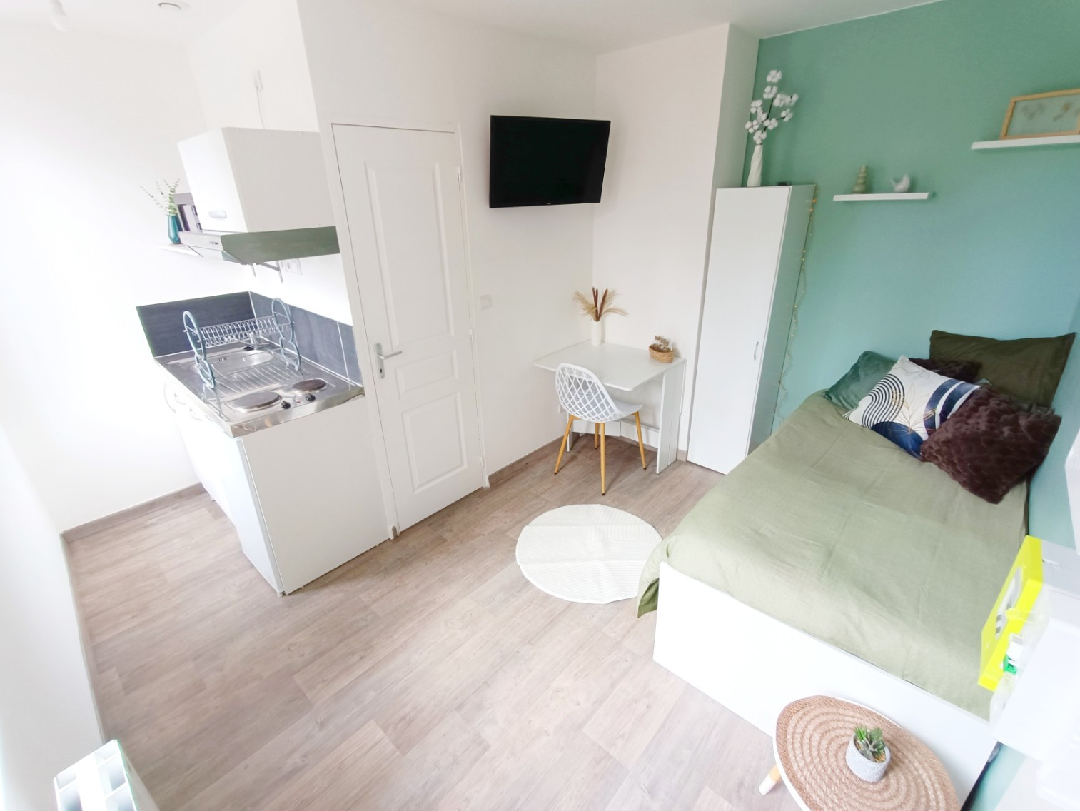 
                                                Location
                                                 Studio meublé – Tout à pied !