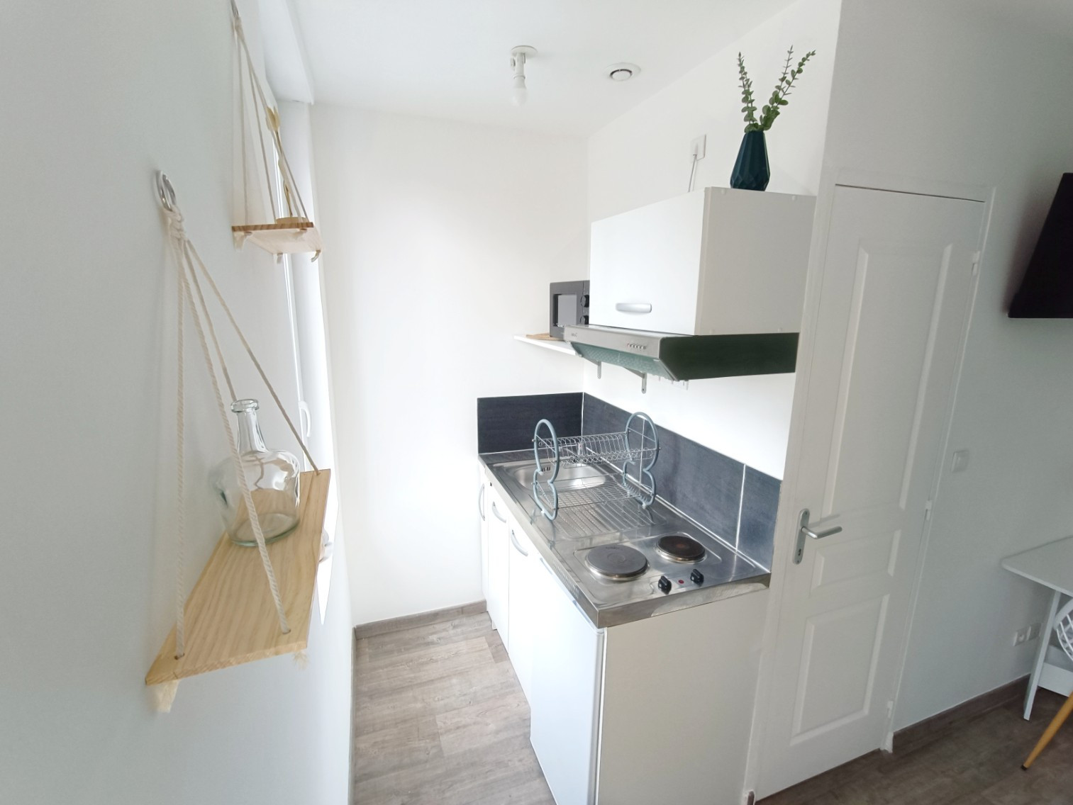 
                                                Location
                                                 Studio meublé – Tout à pied !