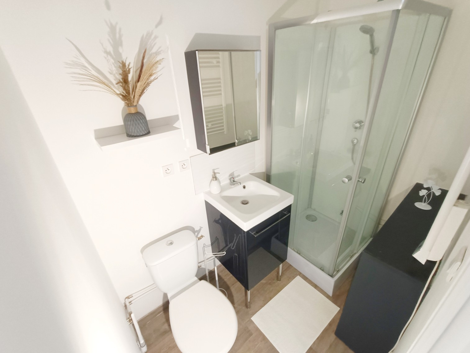 
                                                Location
                                                 Studio meublé – Tout à pied !