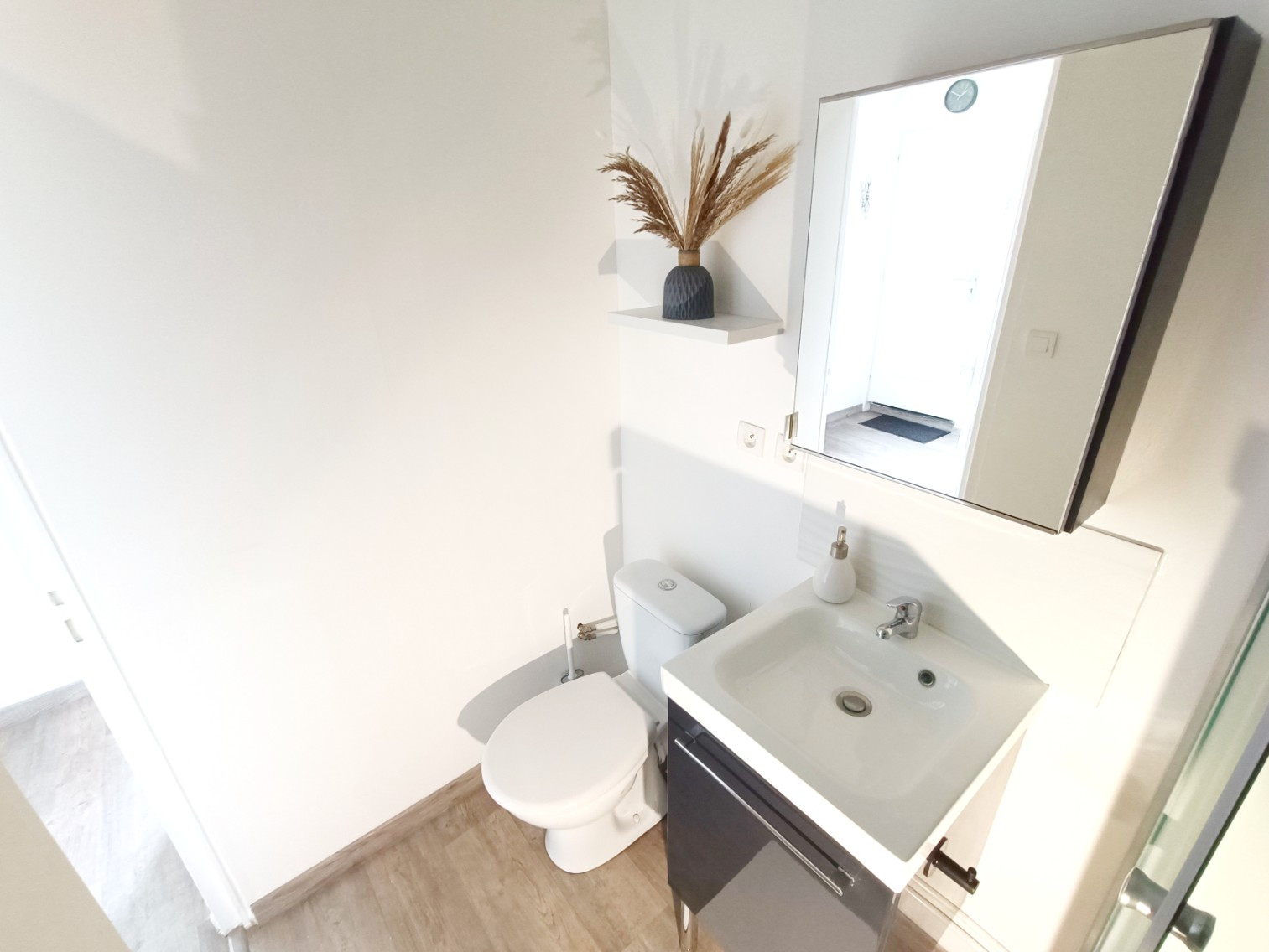 
                                                Location
                                                 Studio meublé – Tout à pied !