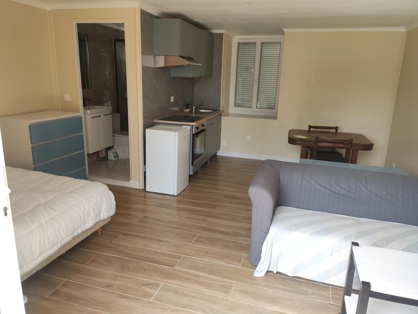 
                                                Location
                                                 Studio meublé tout compris