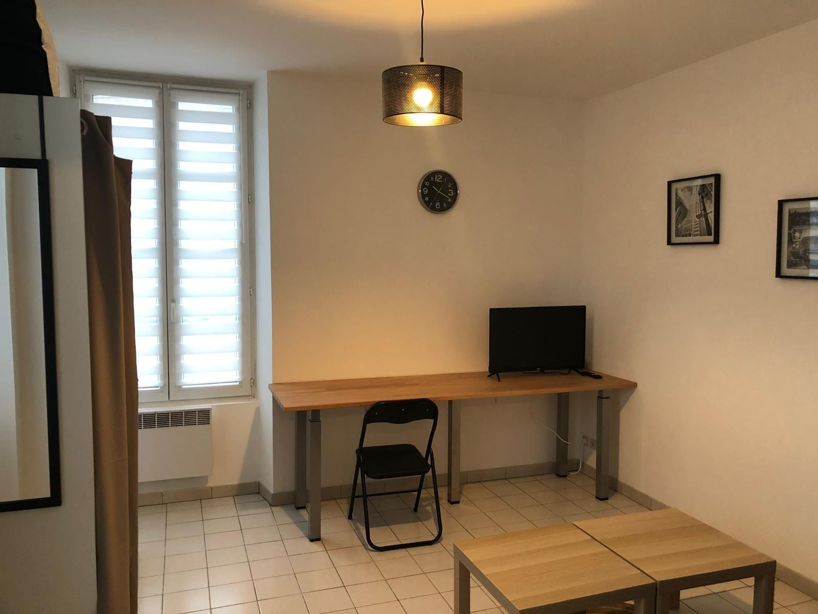 
                                                Location
                                                 Studio meublé tout équipé