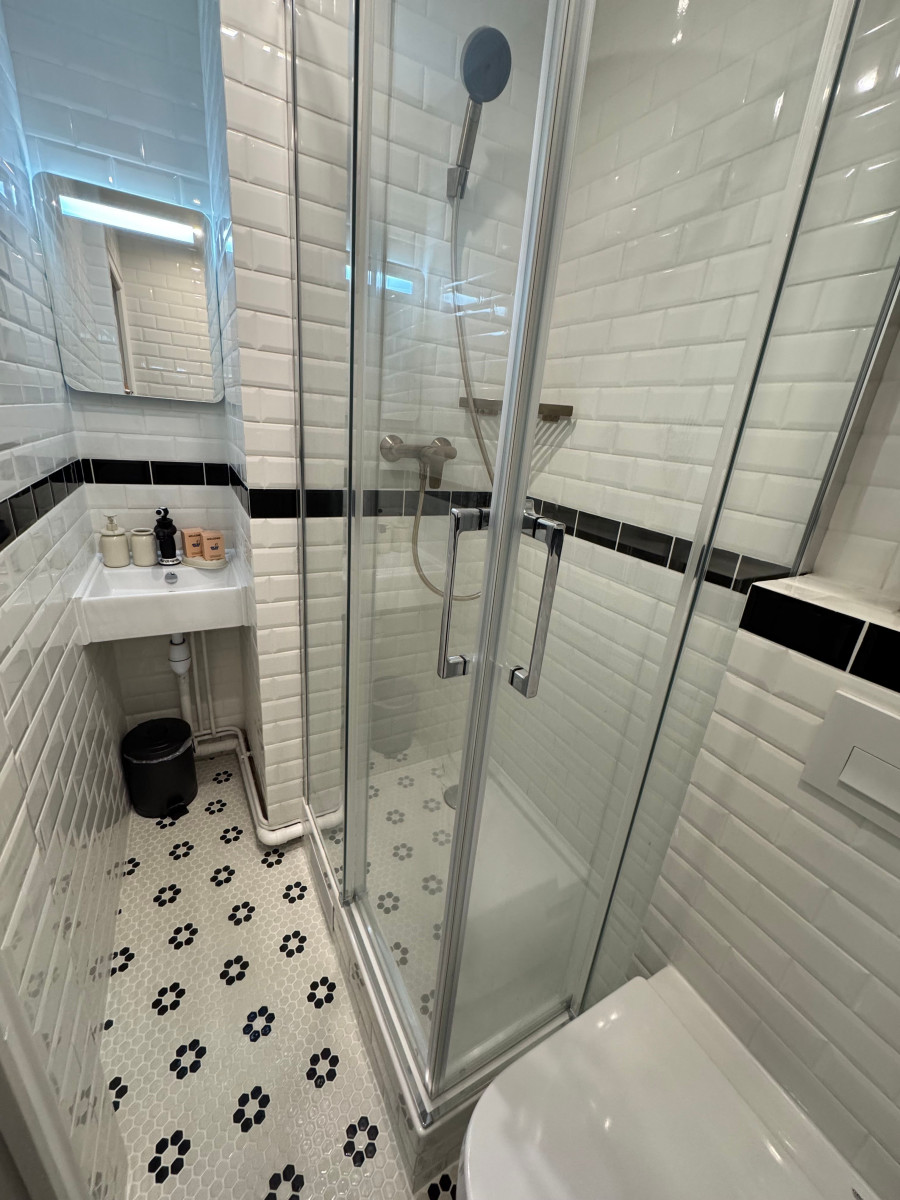 
                                                Location
                                                 Studio meublé - tout équipé - village de montmatre (loyer tout inclus)
