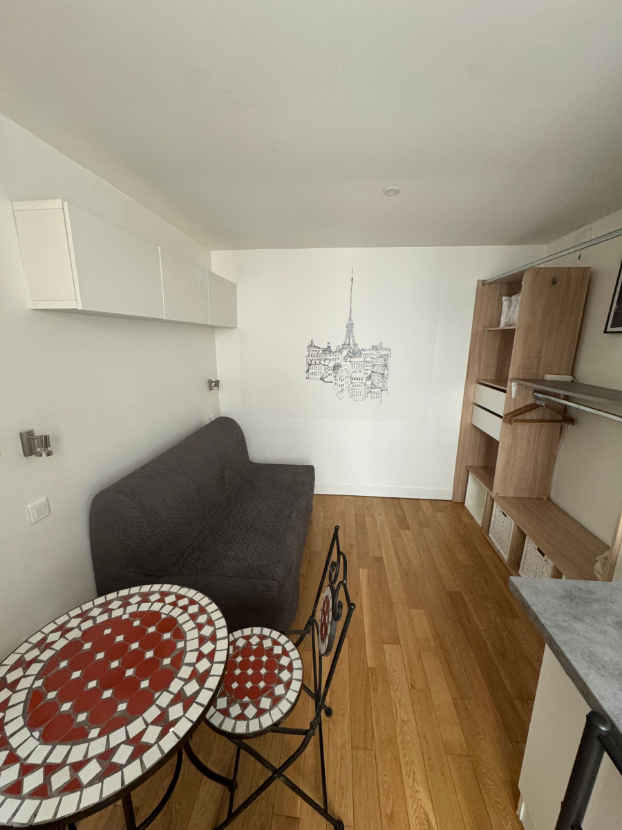 
                                                Location
                                                 Studio meublé - tout équipé - village de montmatre (loyer tout inclus)