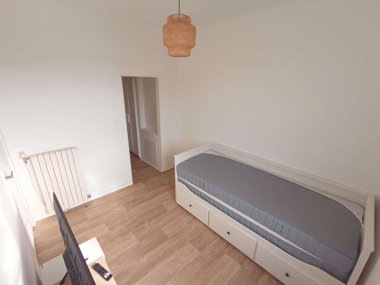 
                                                Location
                                                 Studio meublé tout inclus St-Roch