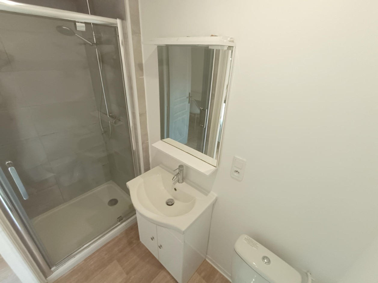 
                                                Location
                                                 Studio meublé tout inclus St-Roch