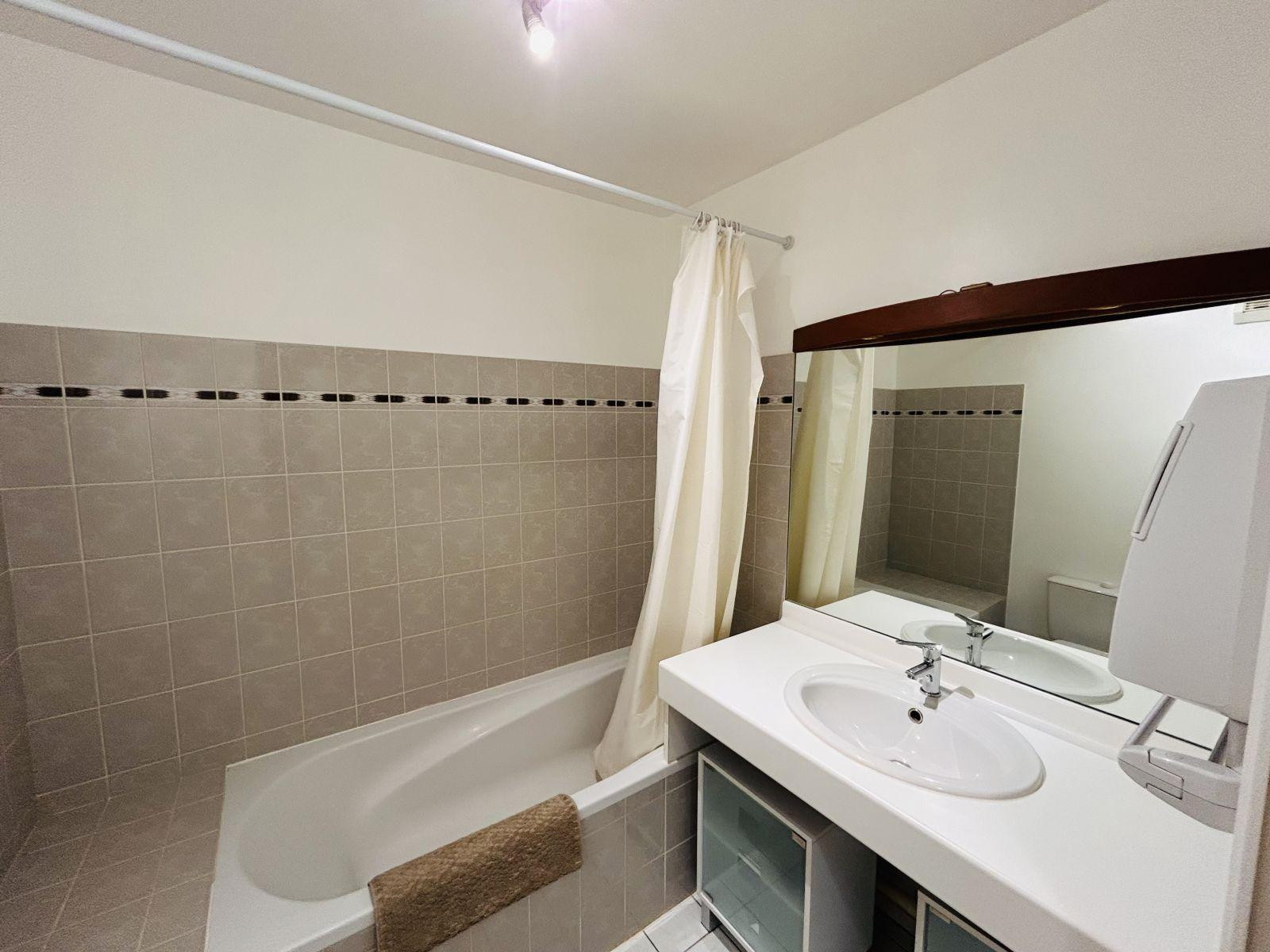 
                                                Location
                                                 Studio meublé toutes charges comprises