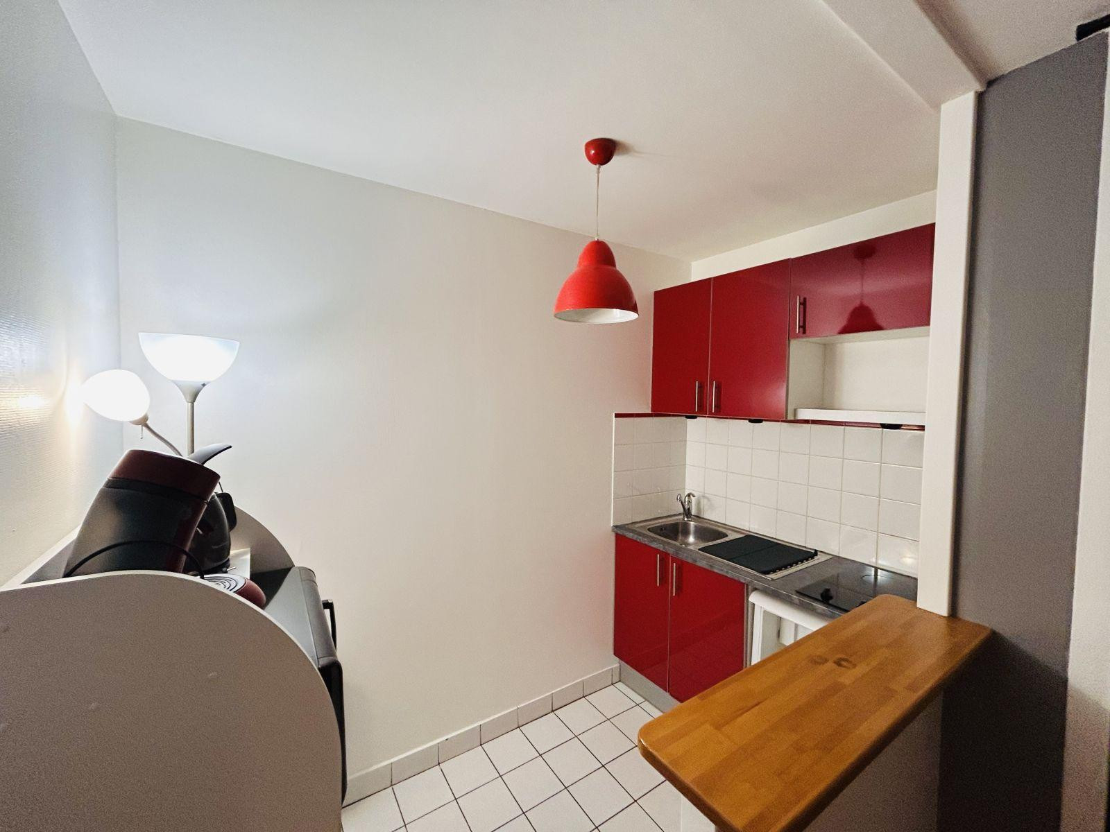 
                                                Location
                                                 Studio meublé toutes charges comprises