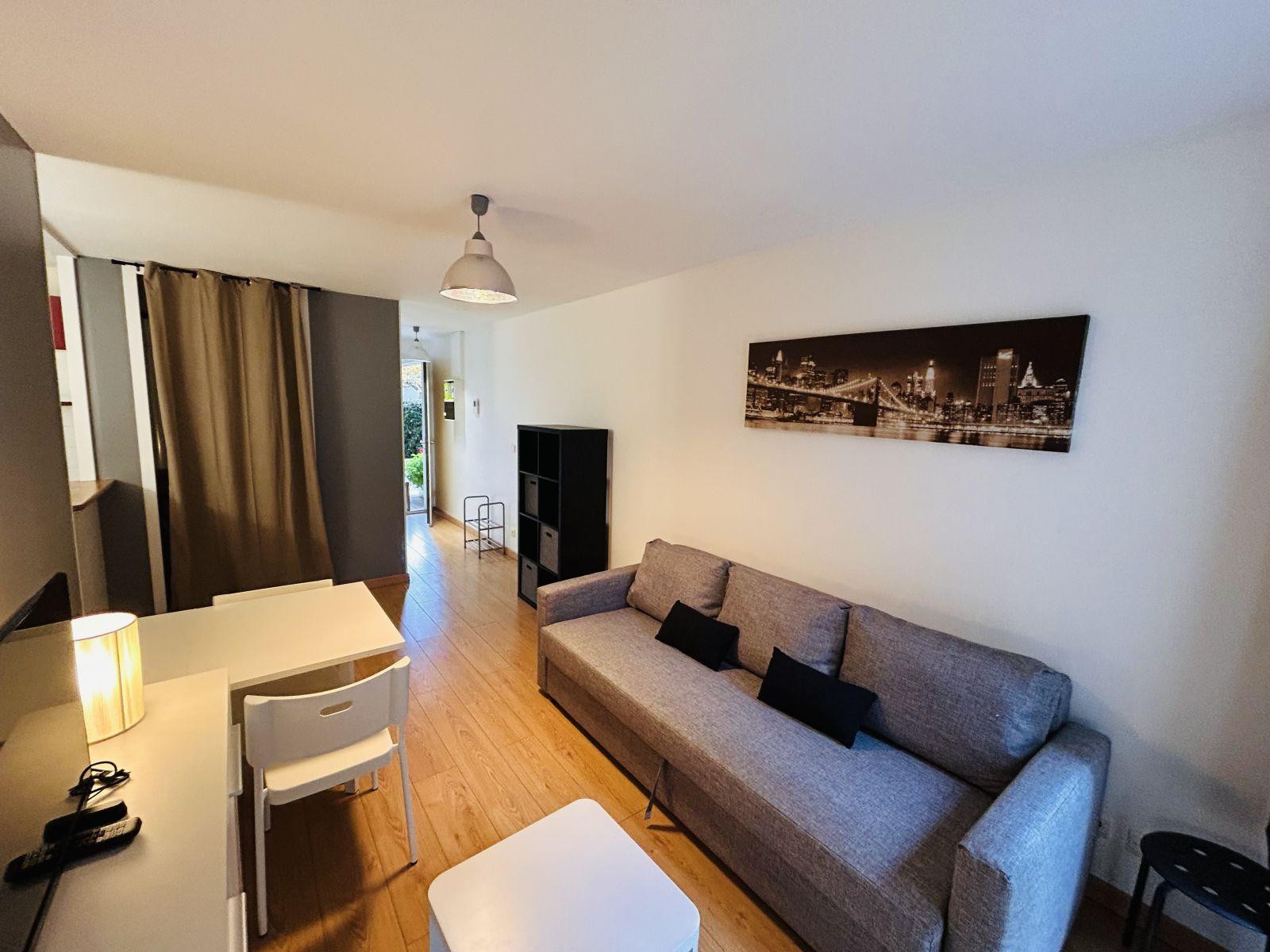 
                                                Location
                                                 Studio meublé toutes charges comprises