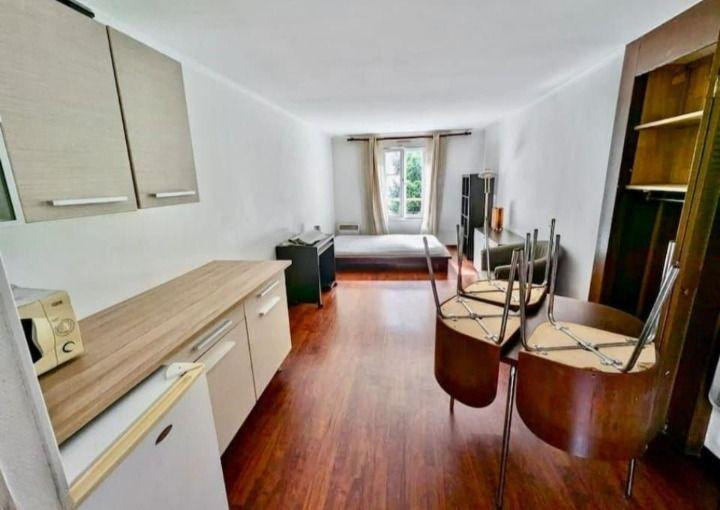 
                                                Location
                                                 Studio meublé traversant