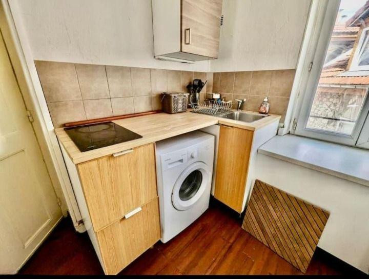 
                                                Location
                                                 Studio meublé traversant