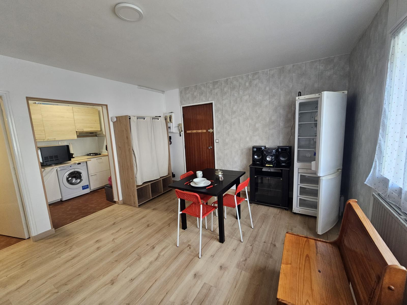 
                                                Location
                                                 Studio meublé très agréable