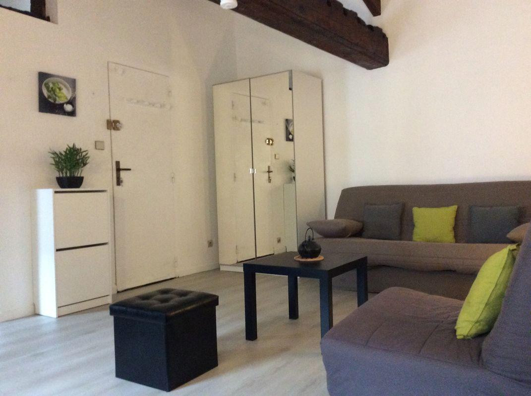 
                                                Location
                                                 Studio meublé Vieille Ville 30 m2