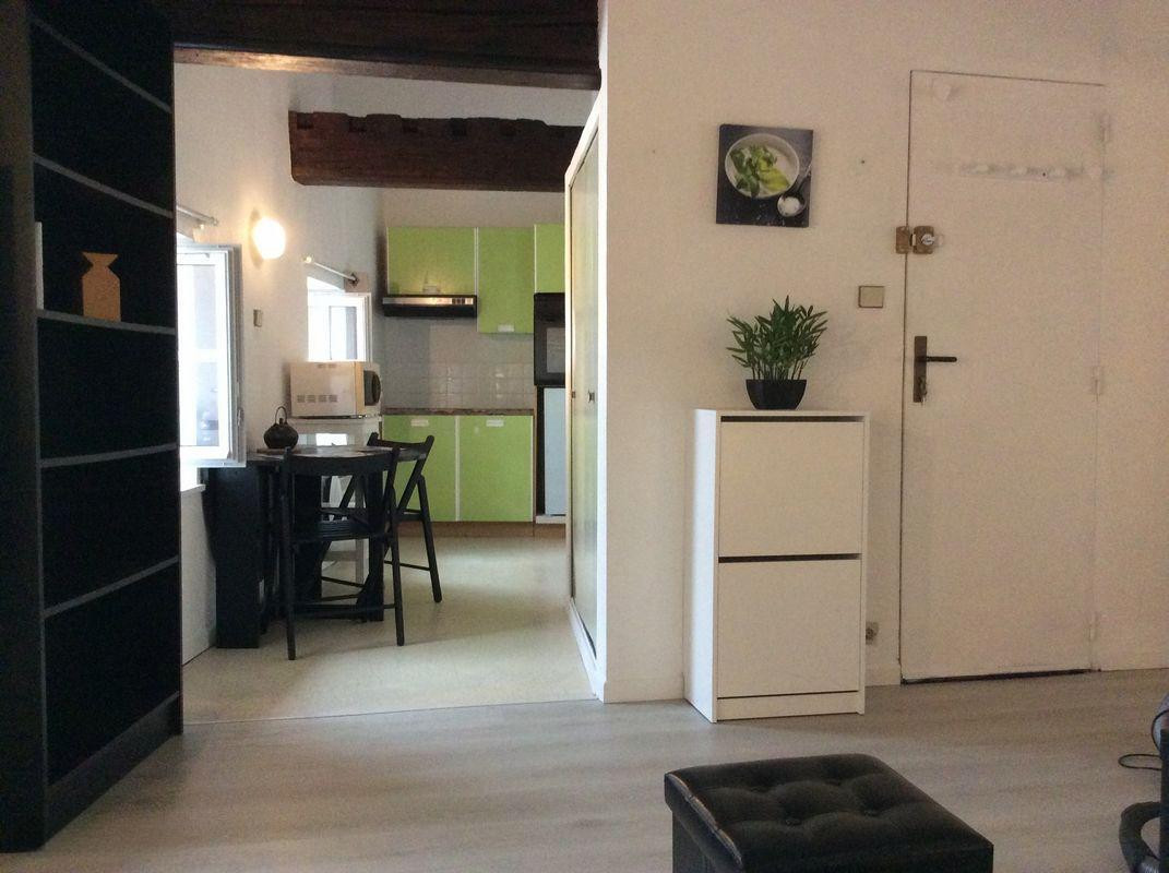 
                                                Location
                                                 Studio meublé Vieille Ville 30 m2