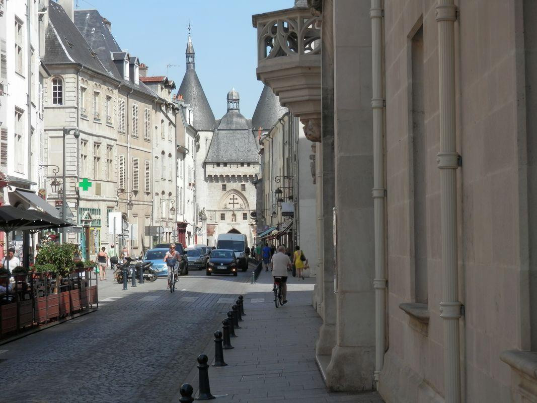 
                                                Location
                                                 Studio meublé Vieille Ville 30 m2