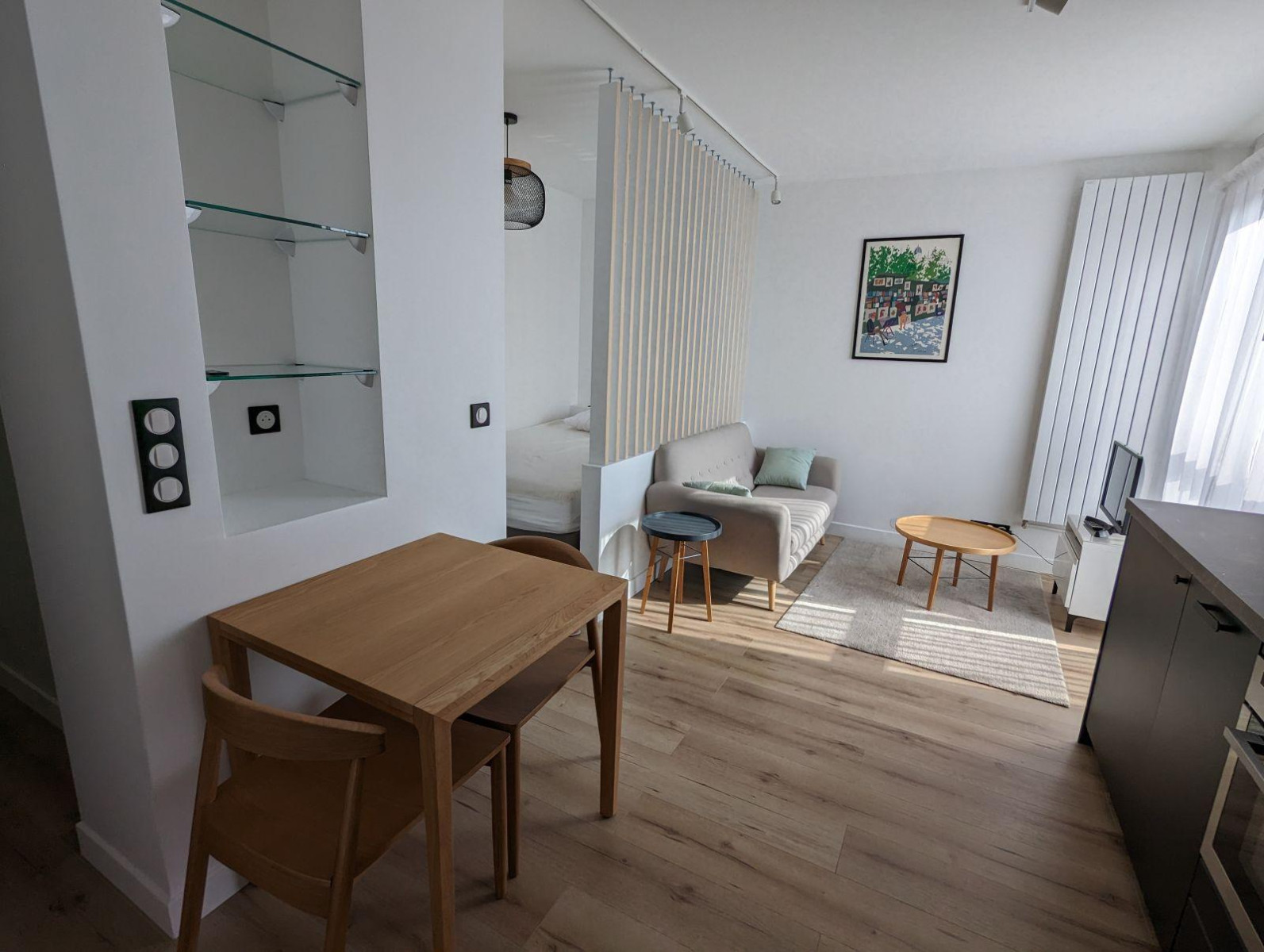 
                                                Location
                                                 Studio meublé, vue exceptionnelle, rue commerçante