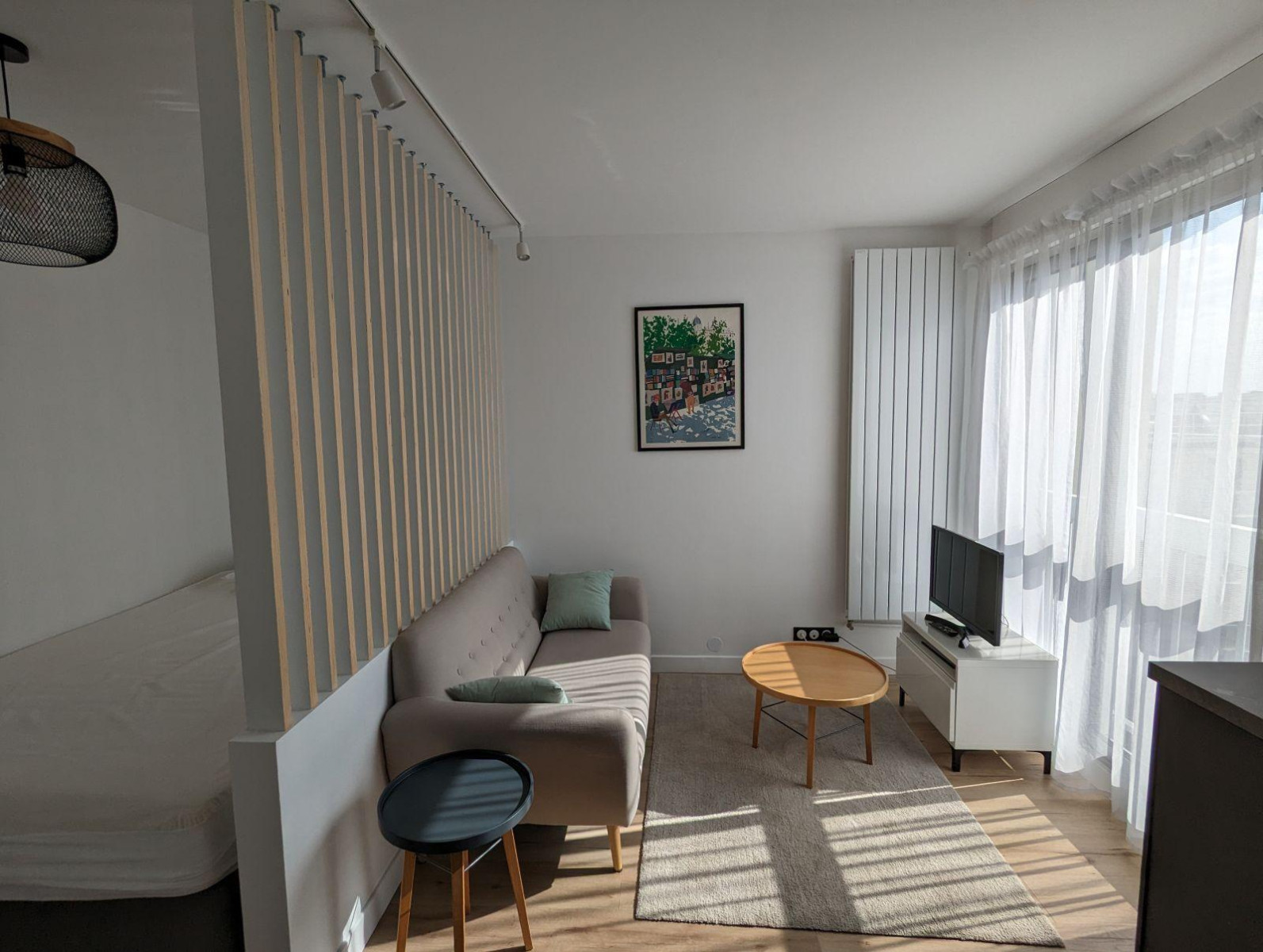 
                                                Location
                                                 Studio meublé, vue exceptionnelle, rue commerçante