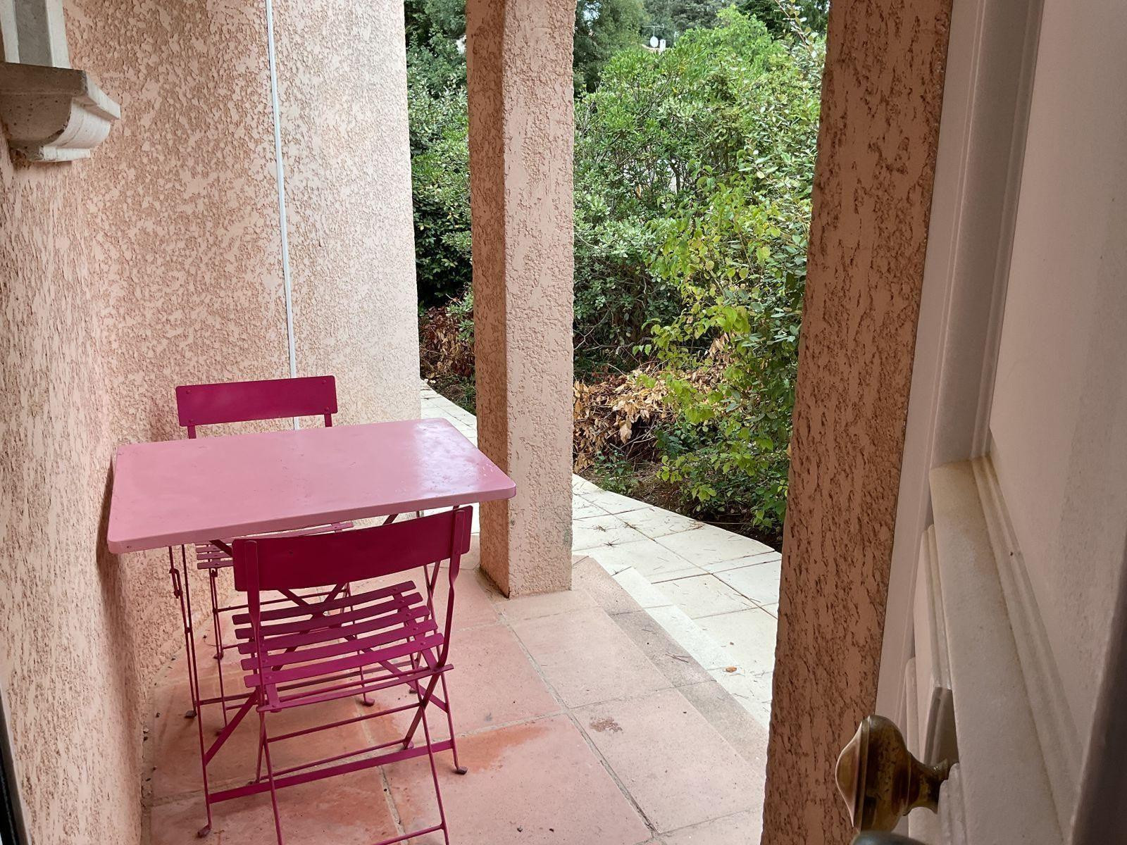 
                                                Location
                                                 Studio -mezzanine pour étudiant 5 km des facs