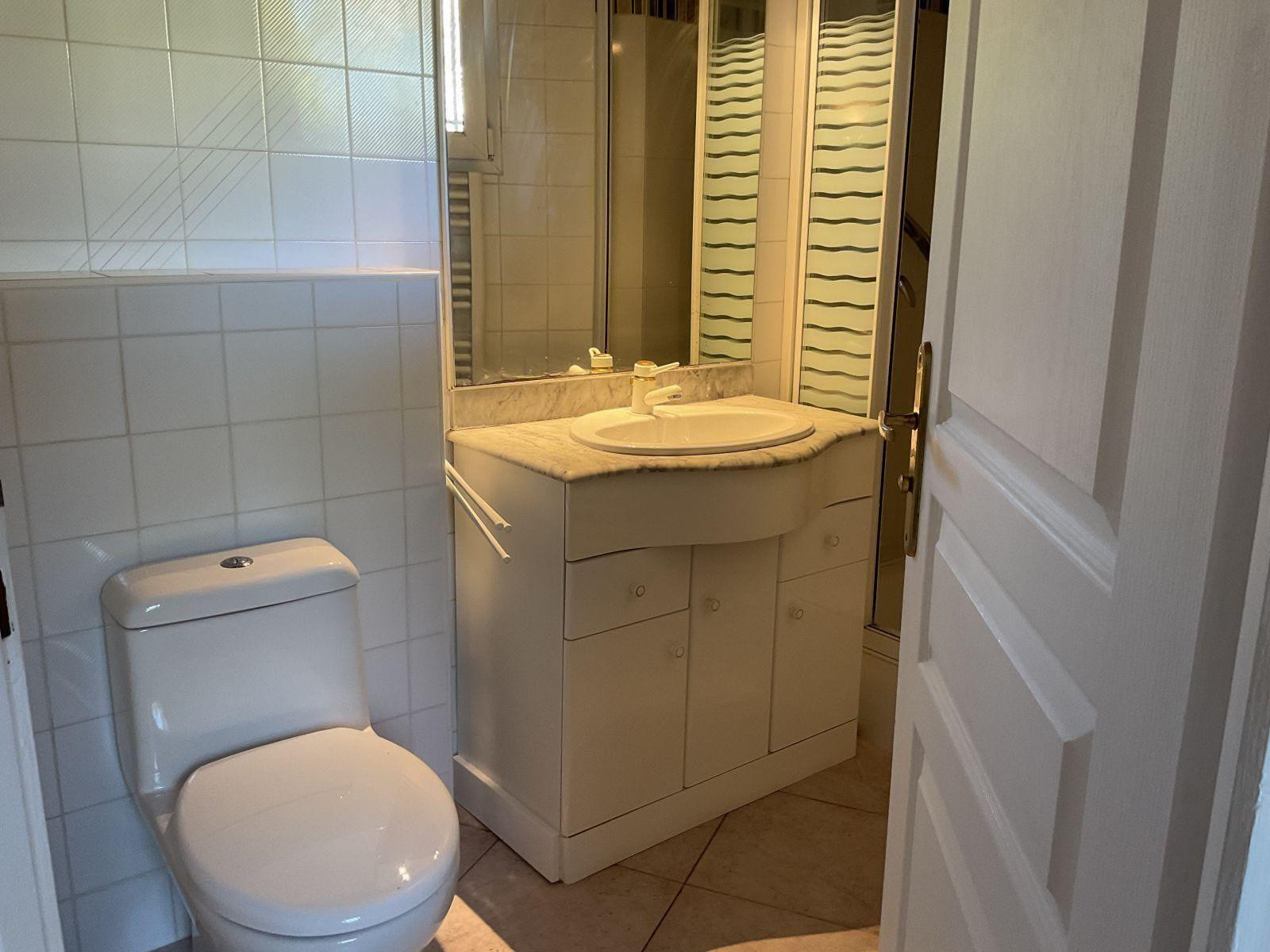 
                                                Location
                                                 Studio -mezzanine pour étudiant 5 km des facs