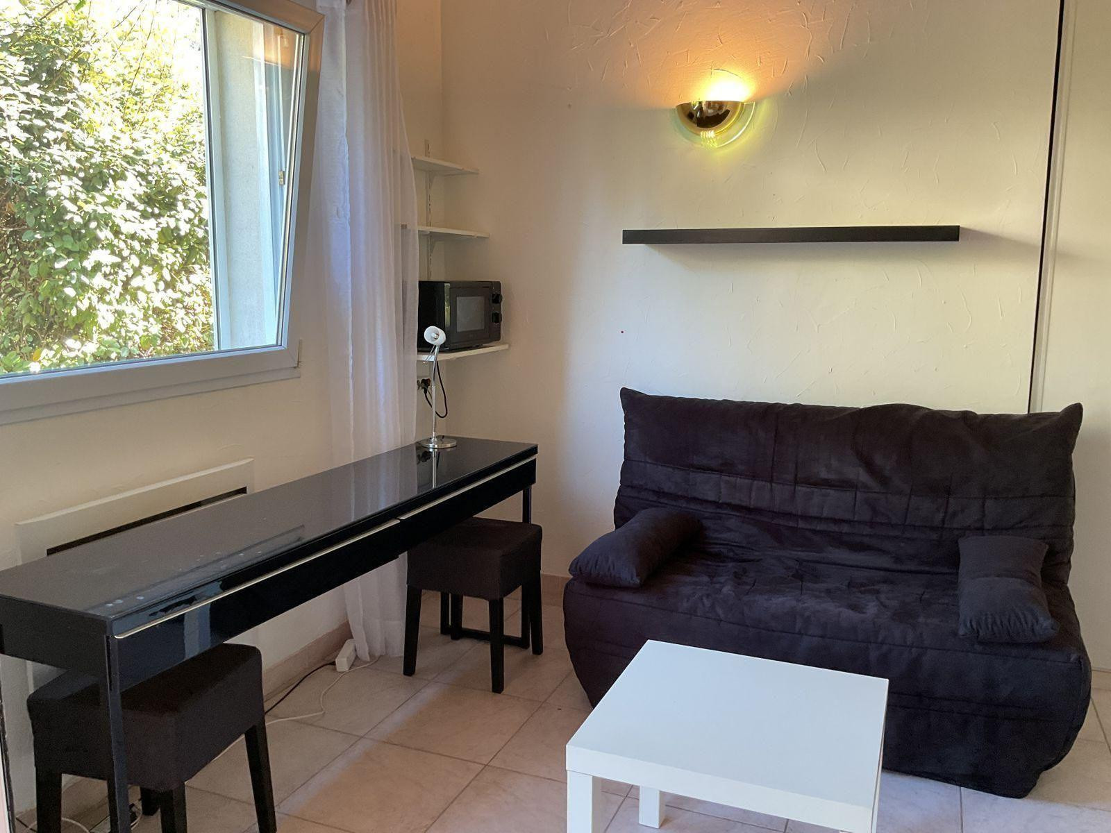 
                                                Location
                                                 Studio -mezzanine pour étudiant 5 km des facs
