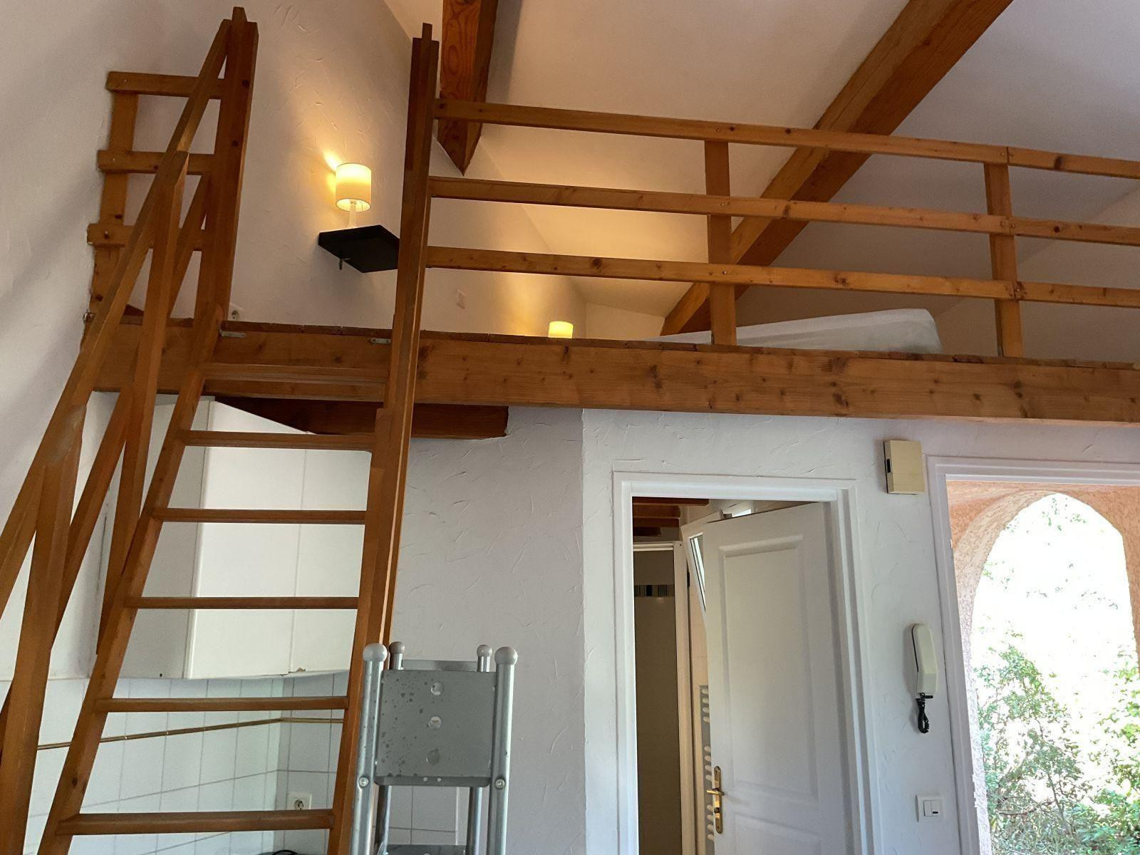 
                                                Location
                                                 Studio -mezzanine pour étudiant 5 km des facs