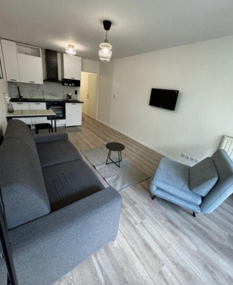 
                                                Location
                                                 Studio moderne avec terrasse