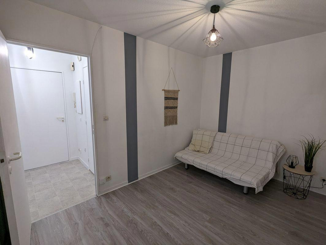 
                                                Location
                                                 Studio moderne meublé 18m² avec parking