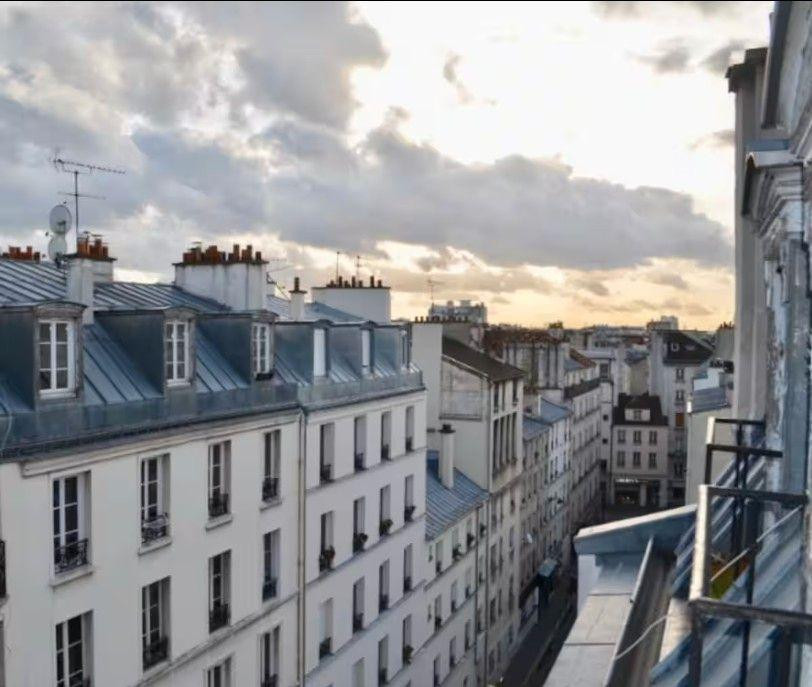 
                                                Location
                                                 Studio Montorgueil