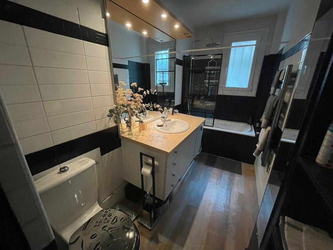 
                                                Location
                                                 Studio Montpellier