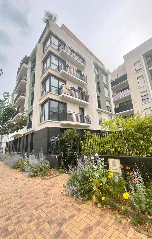 
                                                Location
                                                 Studio Montreuil/Vincennes