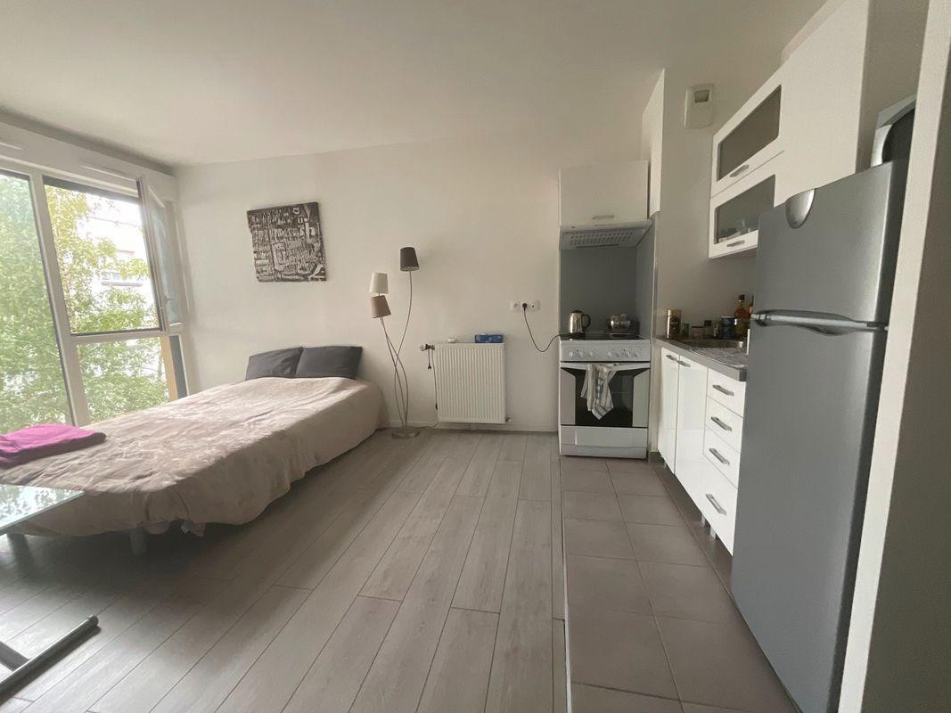 
                                                Location
                                                 Studio Montreuil/Vincennes