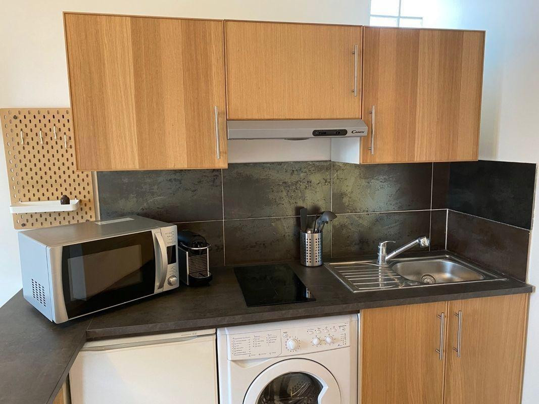 
                                                Location
                                                 Studio Nanterre Ville