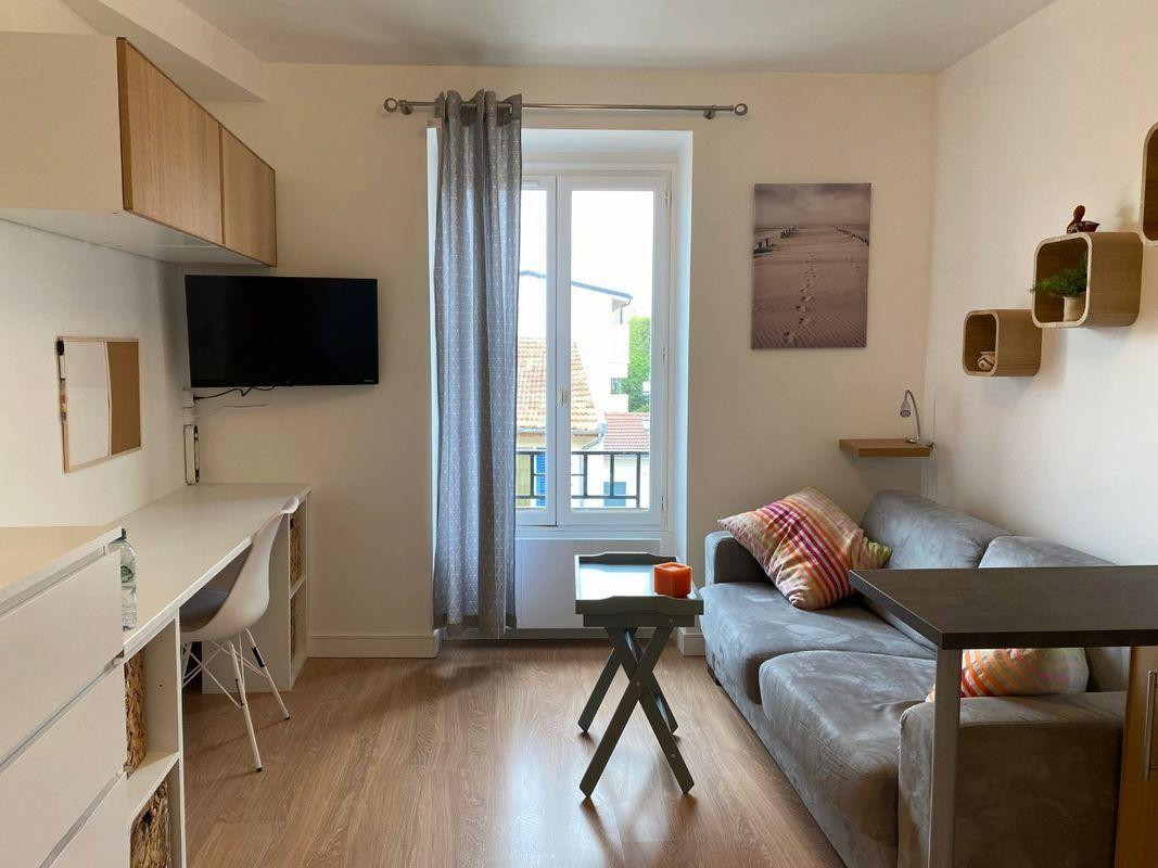 
                                                Location
                                                 Studio Nanterre Ville
