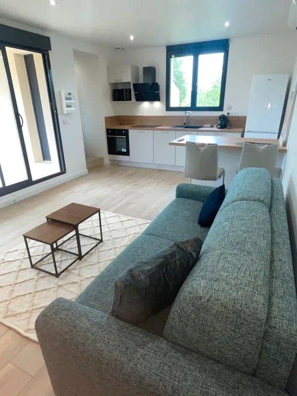 
                                                Location
                                                 Studio neuf climatisé avec terrasse meublé 27m²