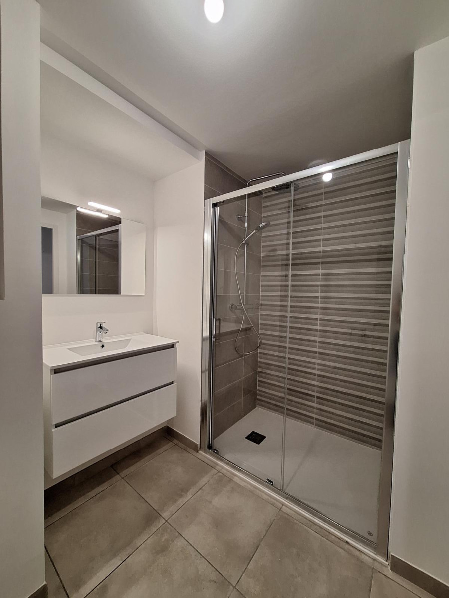 
                                                Location
                                                 Studio neuf meublé à louer (à Vulbens)