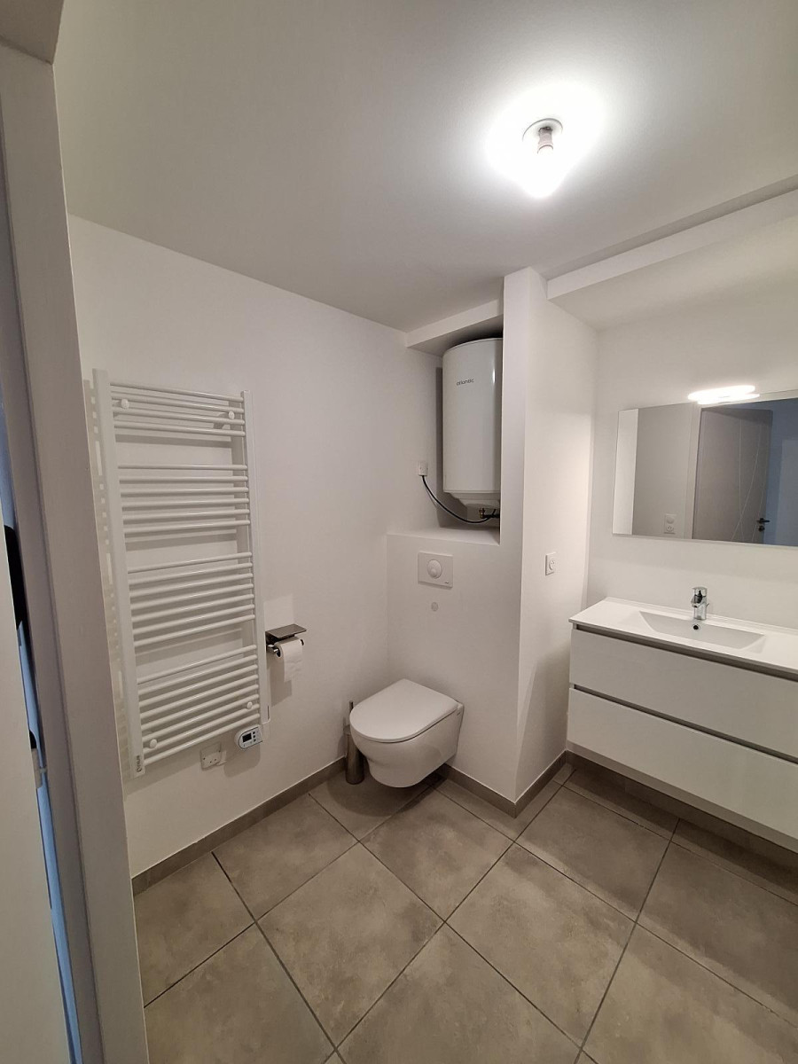 
                                                Location
                                                 Studio neuf meublé à louer (à Vulbens)