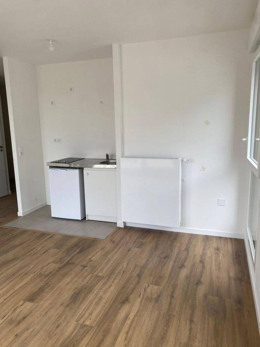 
                                                Location
                                                 Studio neuf tout équipé