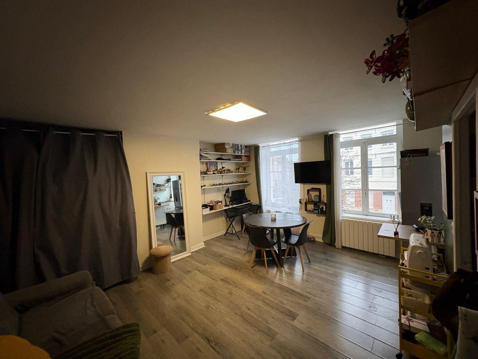 
                                                Location
                                                 Studio non meublé proche du centre ville