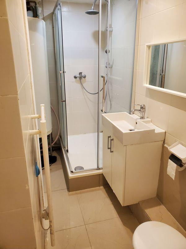 
                                                Location
                                                 Studio orangerie