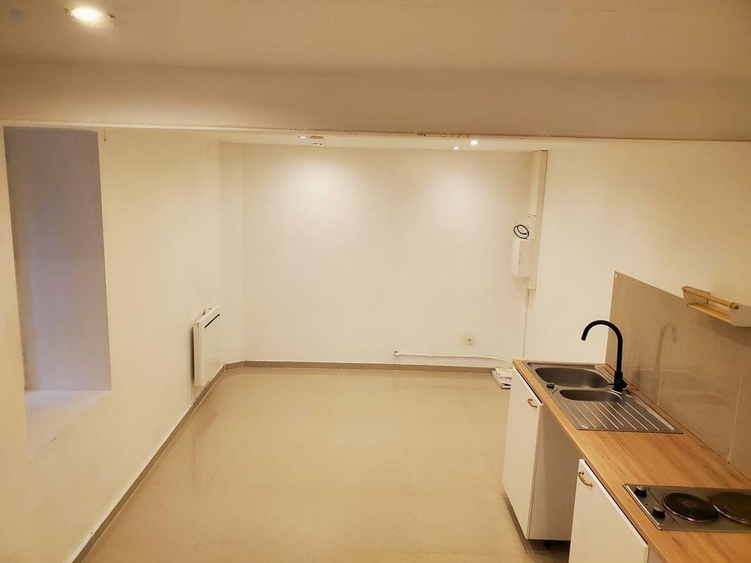 
                                                Location
                                                 Studio orangerie