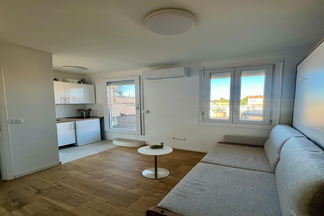 
                                                Location
                                                 Studio Paradis