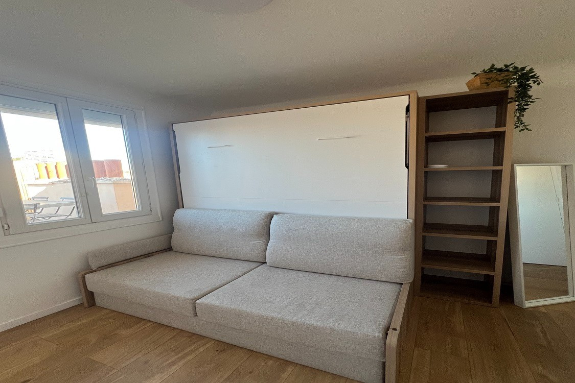 
                                                Location
                                                 Studio Paradis