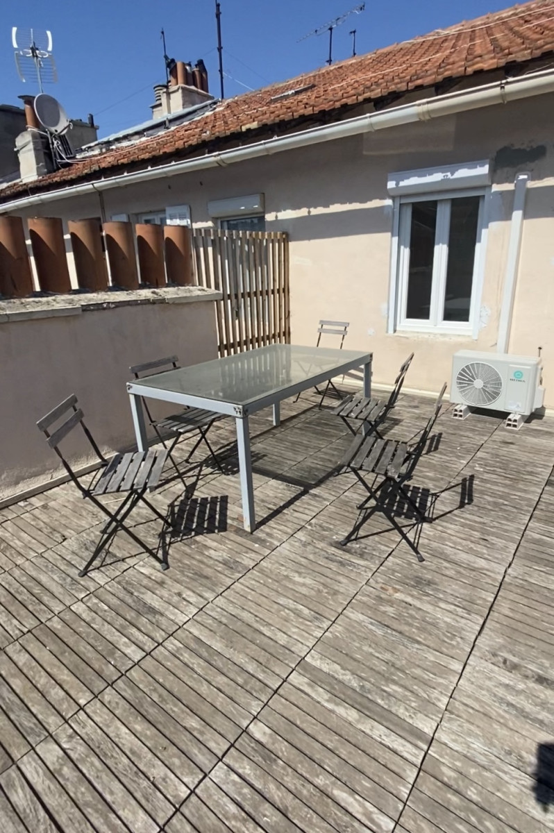 
                                                Location
                                                 Studio Paradis